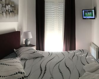 Apartment 'Le Pont Neuf 61' - Alençon - Chambre