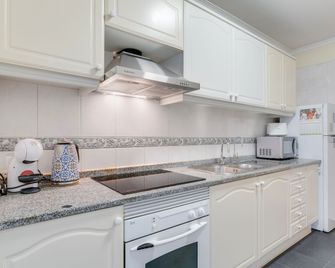 Isabel Apartment by Holiday Rental Madeira - Ribeira Brava - Cocina