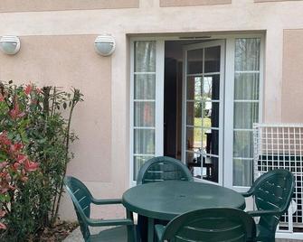 Appartement 5 Personnes, Résidence du Lac, Monflanquin - Monflanquin - Patio