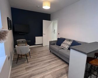 St John's Apartments - Perth - Living room