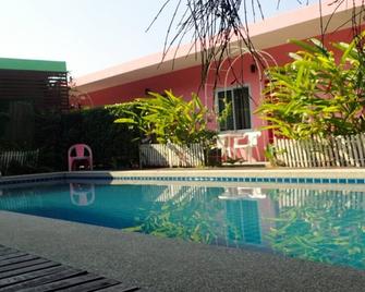 Rommai Rimnaam Resort - Mueang Ranong - Pool