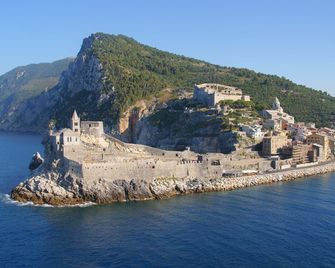 Small Romantic House - Lerici - Building