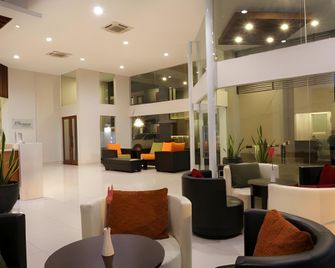 Hotel Quirin - Semarang - Lobby