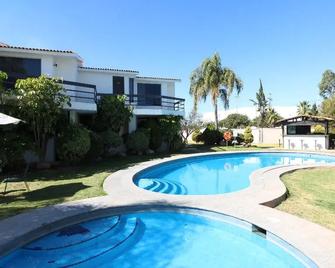 Hotel Misión Express Aguascalientes Zona Norte - Aguascalientes - Pool
