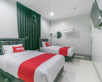 OYO 818 Suksomboon Residence - Bangkok - Bedroom