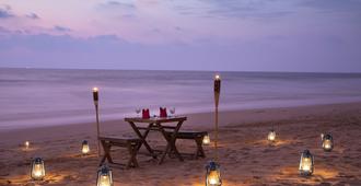 Palm Beach Inn and Sea Shells Cabanas - Bentota - Παραλία