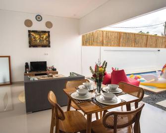 Taman Bali Villas - North Kuta - Dining room
