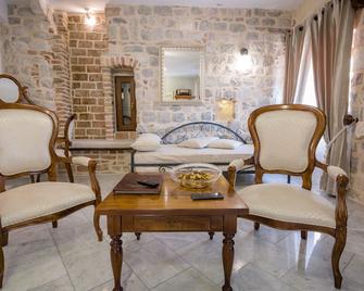 هوتل فيلا ديومو - كوتور - غرفة معيشة