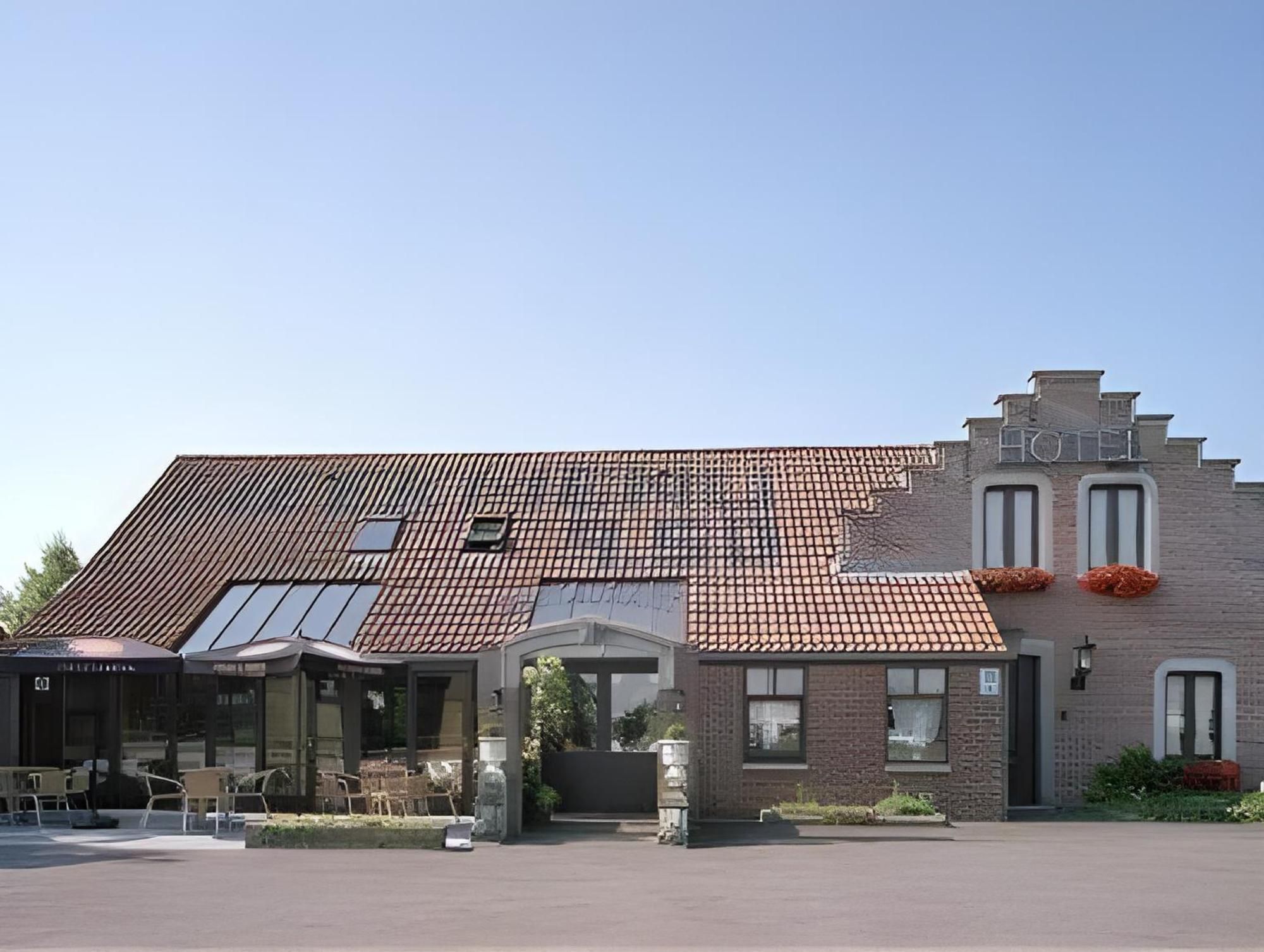 Hotel Plaza - Lommel - Edificio