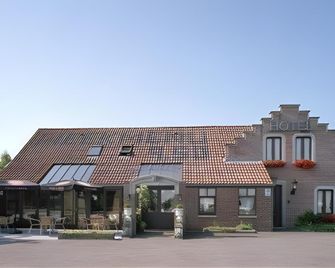 Hotel Plaza - Lommel - Building