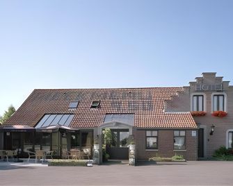 Hotel Plaza - Lommel - Edificio