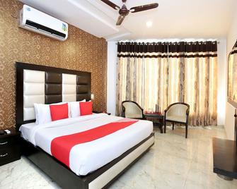 OYO 1355 Hotel Dream - Zerakpur - Habitación