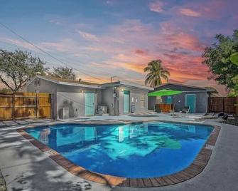 Enjoy and relax around Fort Lauderdale area!! - فورت لاودردال - حوض السباحة