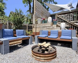 Private 2BR House in Downtown Nashville - Near Broadway and Sleeps 6! - Nashville - Patio