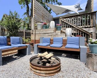 Private 2BR House in Downtown Nashville - Near Broadway and Sleeps 6! - Nashville - Patio