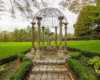 Your Own Private Luxury Resort - Sturbridge/Brimfield, Ma - Brimfield - Vista del exterior