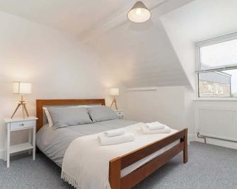 Bright~ Town Center~ 2 bed~Penzance - Penzance - Schlafzimmer