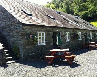 The Oakeley Arms Hotel - Blaenau Ffestiniog - Patio