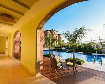 Mestil Hotel & Residences - Kampala - Zwembad