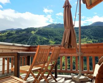 12-person chalet in Vars with private jacuzzi, cinema and view of the slopes - Commune de Vars - Balcon
