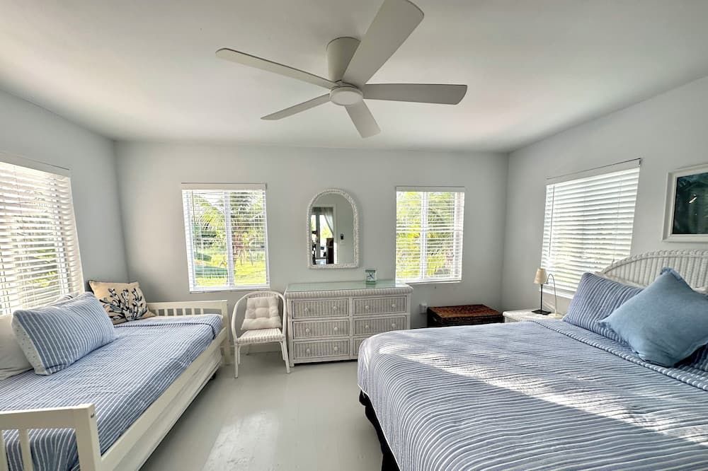 Waterfront Villa - dockage for 2 boats included in rental - Port Royal - חדר שינה