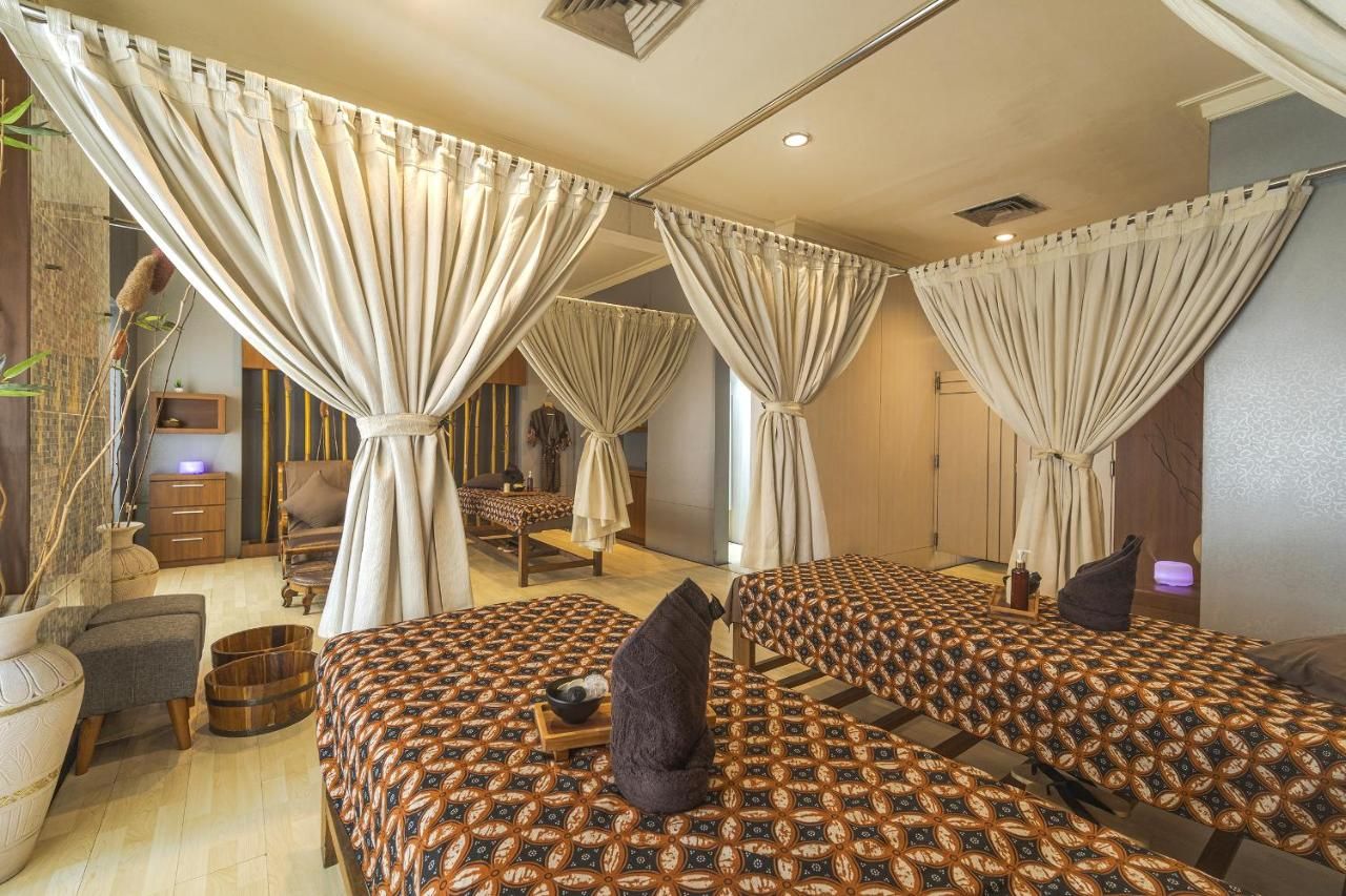 Surabaya Suites Hotel Powered by Archipelago thumbnail 3