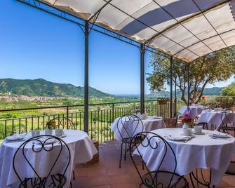 إل بوجيو لاكشري كانتري ريزورت - غرانيتي - مطعم