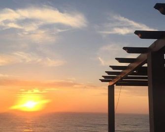 Sunset House With Seaview & Terrace by Vacationy - Leiria