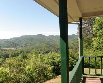 A Little Slice of Smokey Mountain Heaven with Wifi - Franklin - Balkon