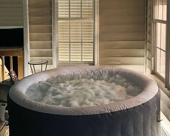 3bd Retreat - Hot Tub & Bbq - Near Ncsu & Downtown - Raleigh