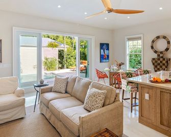 Layover In Paradise by Last Key Realty - Key West - Living room