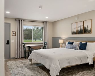Sullivan Trail Inn & Suites - Pocono Pines
