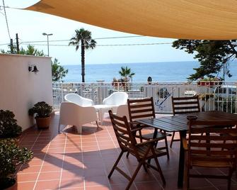 B&B Villa Sul Mare - Melito di Porto Salvo - Balcon