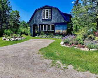 Three Sisters Cottage Barn Retreat - Sister Bay - Building