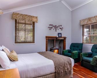 Cypress Ridge Cottages - Ballandean - Bedroom