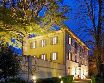 Historic villa with pool for exclusive use - Pistoia - Gebäude