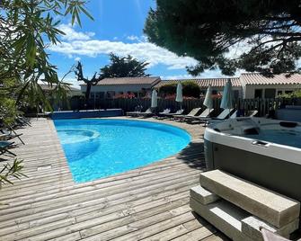 La Villa - Hôtel Bien Être - Le Bois-Plage-en-Ré - Piscine