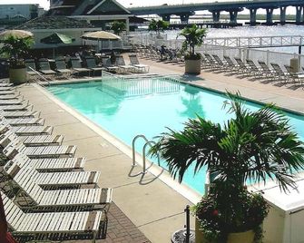 Pier 4 Hotel - Somers Point - Basen