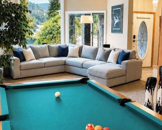 The HI-Mark House - Hot tub,AC,Pool table, Pool May2026 - Sicamous
