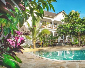 Yasa Boutique Hotel - ננגווי - בריכה