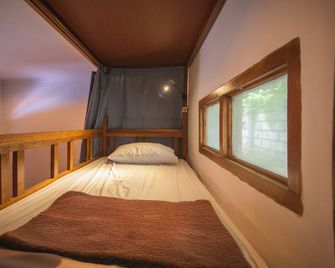 Simpang Inn Hostel - Nusa Penida - Schlafzimmer