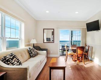 Cliffside Resort Condominiums - Greenport - Living room