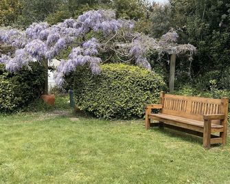 Sunset House -A View to Experience- Serene Location in Town. - 트리니다드 - 파티오