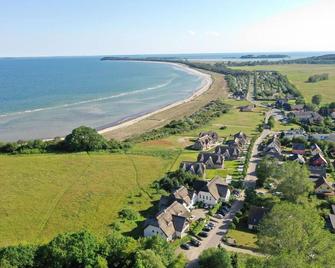 F-1010 Strandhaus Mönchgut Bed&Breakfast DZ 23 Terrasse, strandnah, inkl Frühstück - Gohren - Balkon