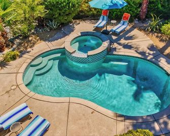 Palm Springs Home W/ Private Saltwater Pool & Spa - Palm Springs - Alberca
