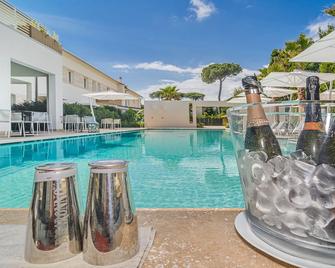 ميرامونتي - فورتي ديي مارمي - حوض السباحة