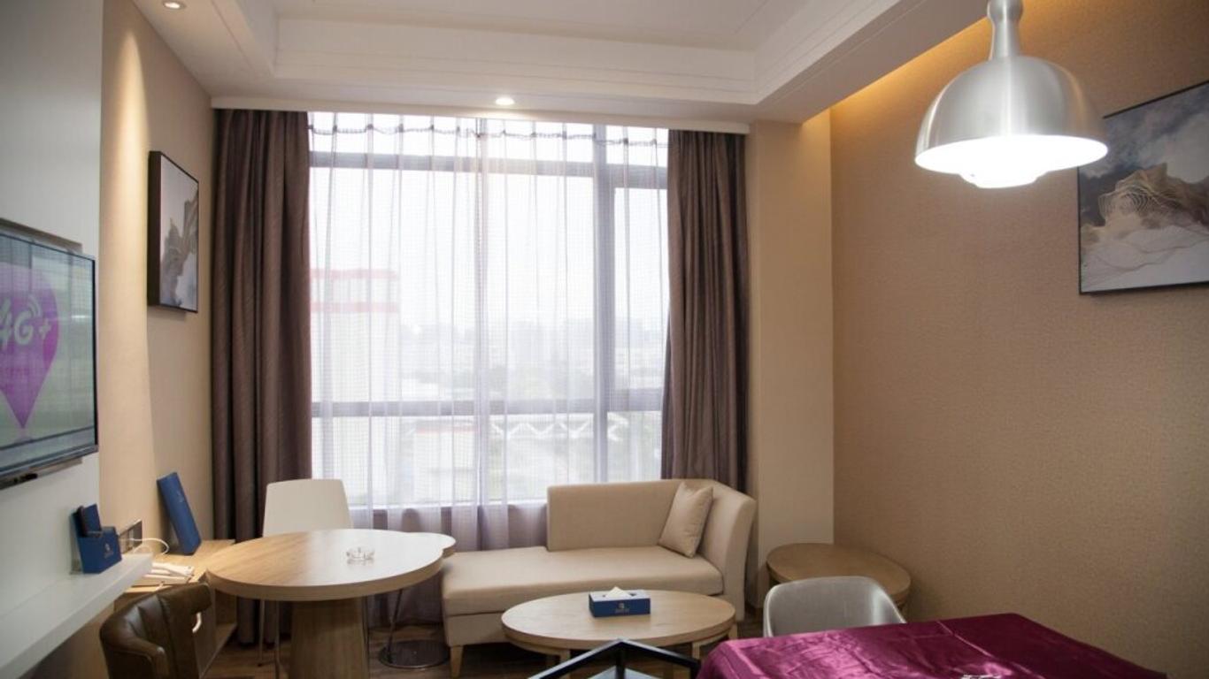 Qianhai Holiday Hotel