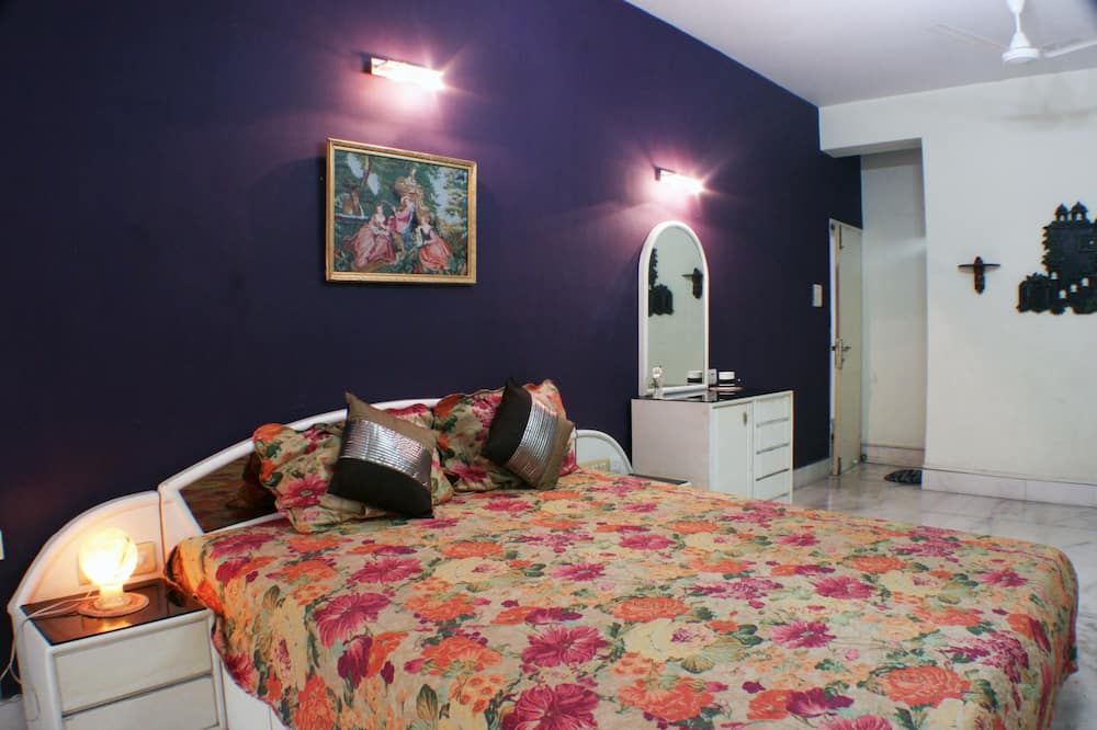 Upscale Apartment in Posh Alipore Area - Kolkata - Bedroom