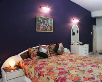 Upscale Apartment in Posh Alipore Area - Kolkata - Bedroom