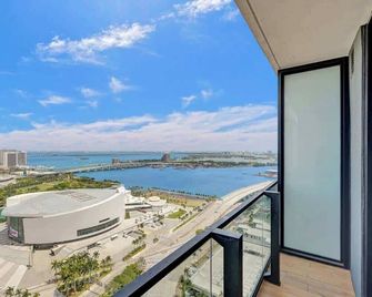 41st Floor Lux Miami Studio City and Bay Views - Miami - Balcony
